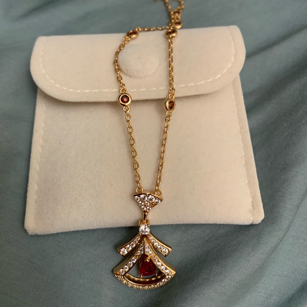 Divas dream necklace rose gold with red crystals ♥️💛